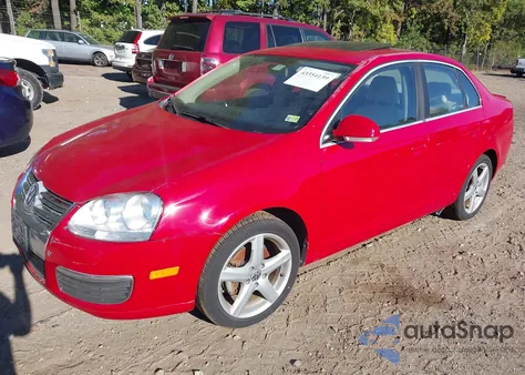 2010 Volkswagen Jetta Tdi z USA, uszkodzony, nr VIN 3VWRL7AJ9AM155138